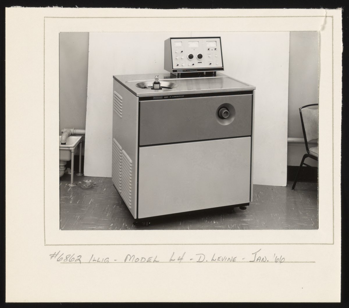 Beckman Model L4 Ultracentrifuge and Zonal Ultracentrifuge Science