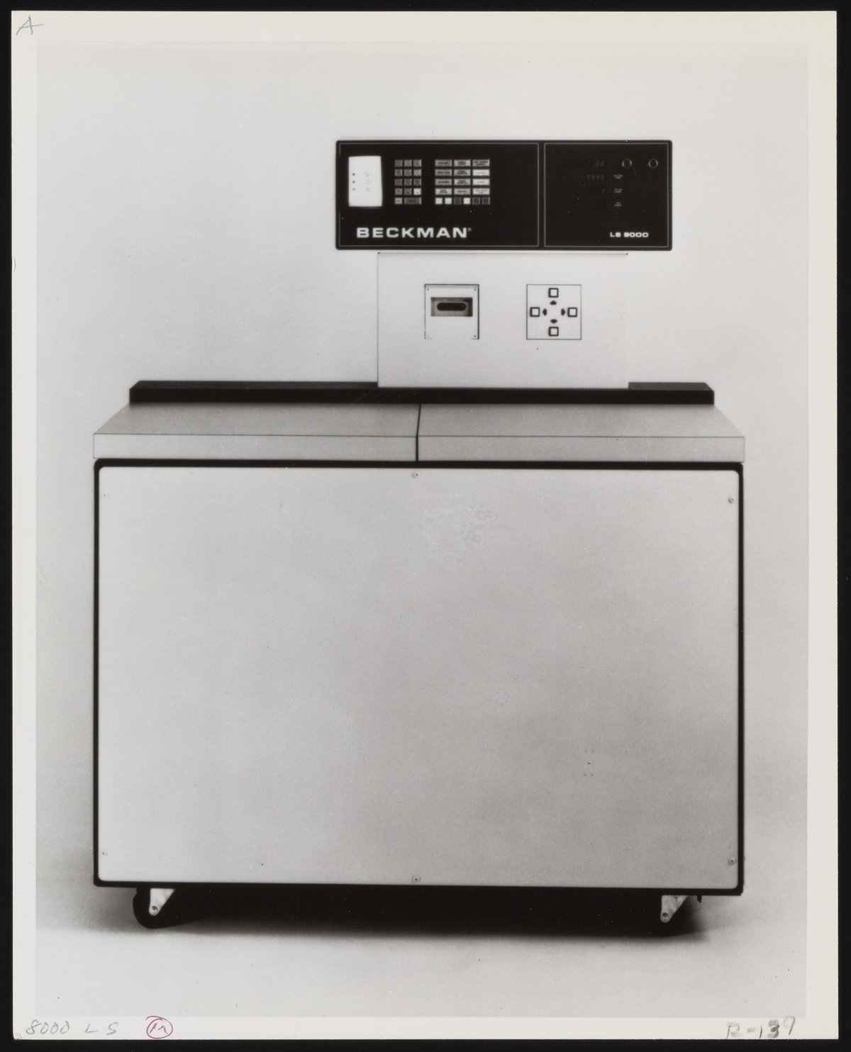 Beckman Model LS 8000 Liquid Scintillation Counter Science History Institute Digital Collections