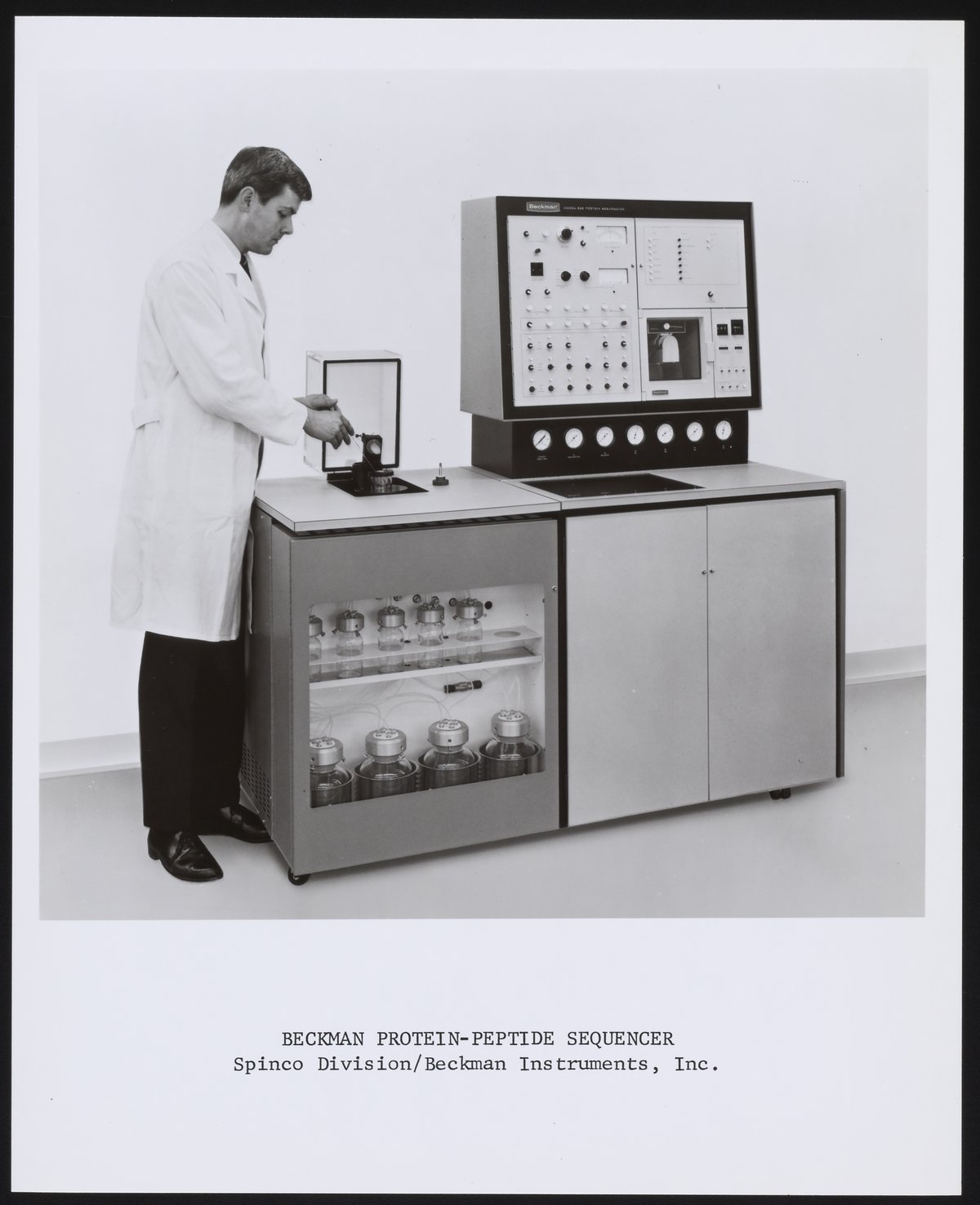 Man using a Beckman/Spinco Protein-Peptide Sequencer - Science History ...