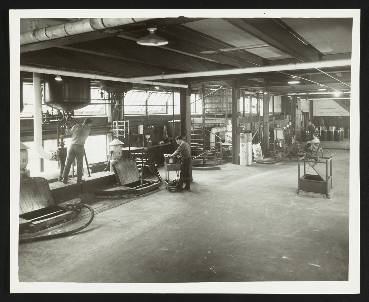 Coupling tubs at the Althouse Chemical Company plant - Science History ...