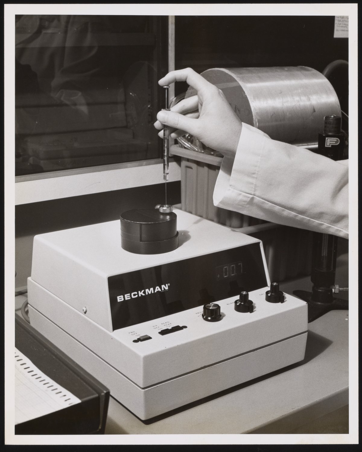 Beckman enzyme detector - Science History Institute Digital Collections