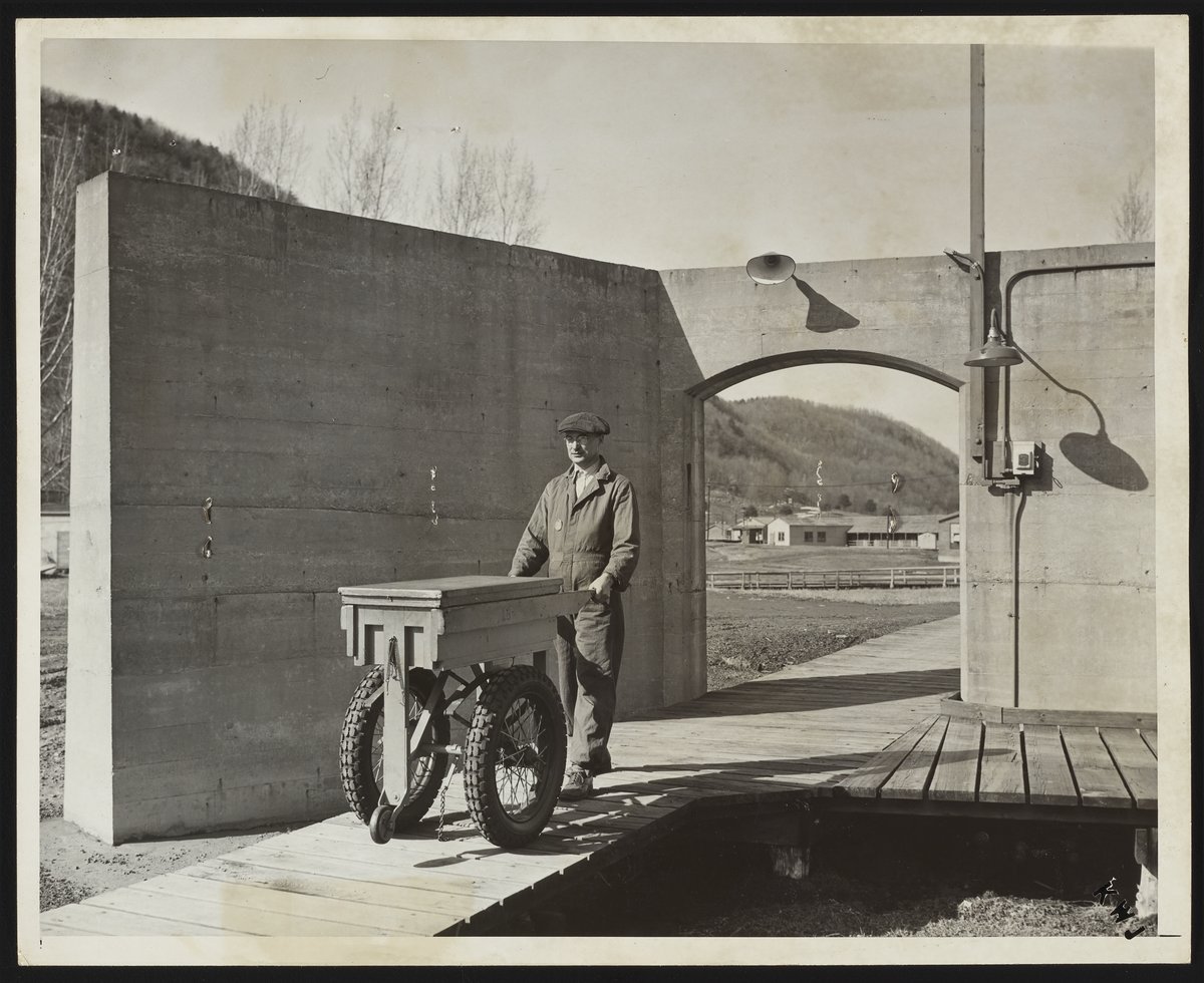 Heiser wheeling powder buggy at Hercules Port Ewen plant